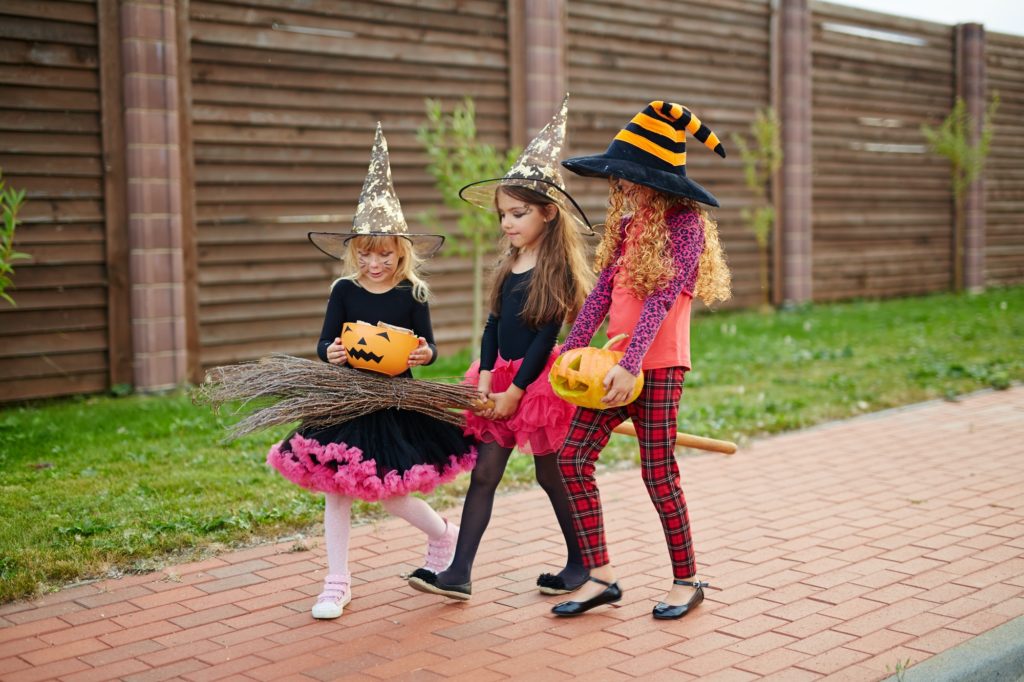 Trick-or-treat promenade